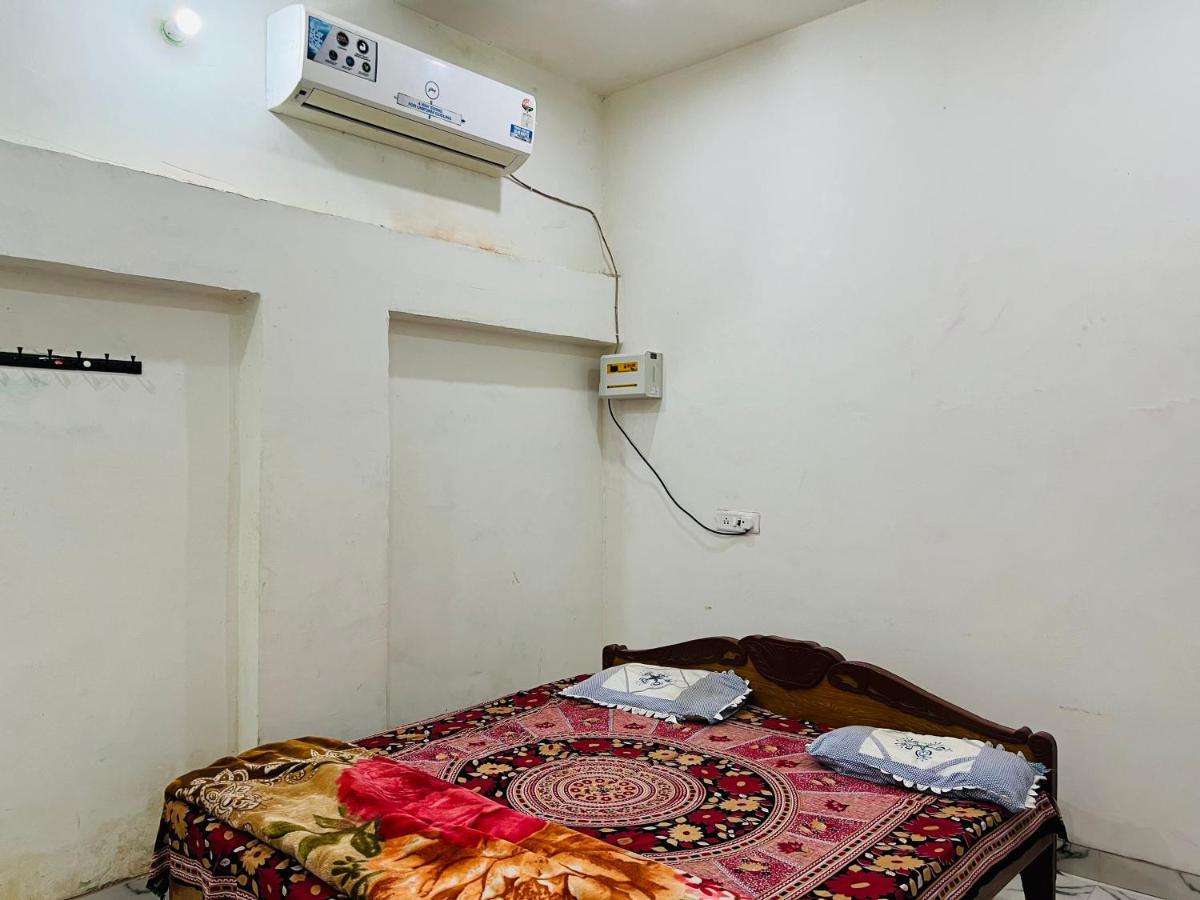 ホテル Shreenathji Haveli Naimisharanya エクステリア 写真