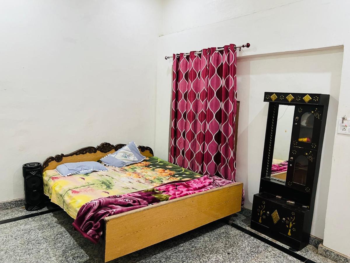 ホテル Shreenathji Haveli Naimisharanya エクステリア 写真