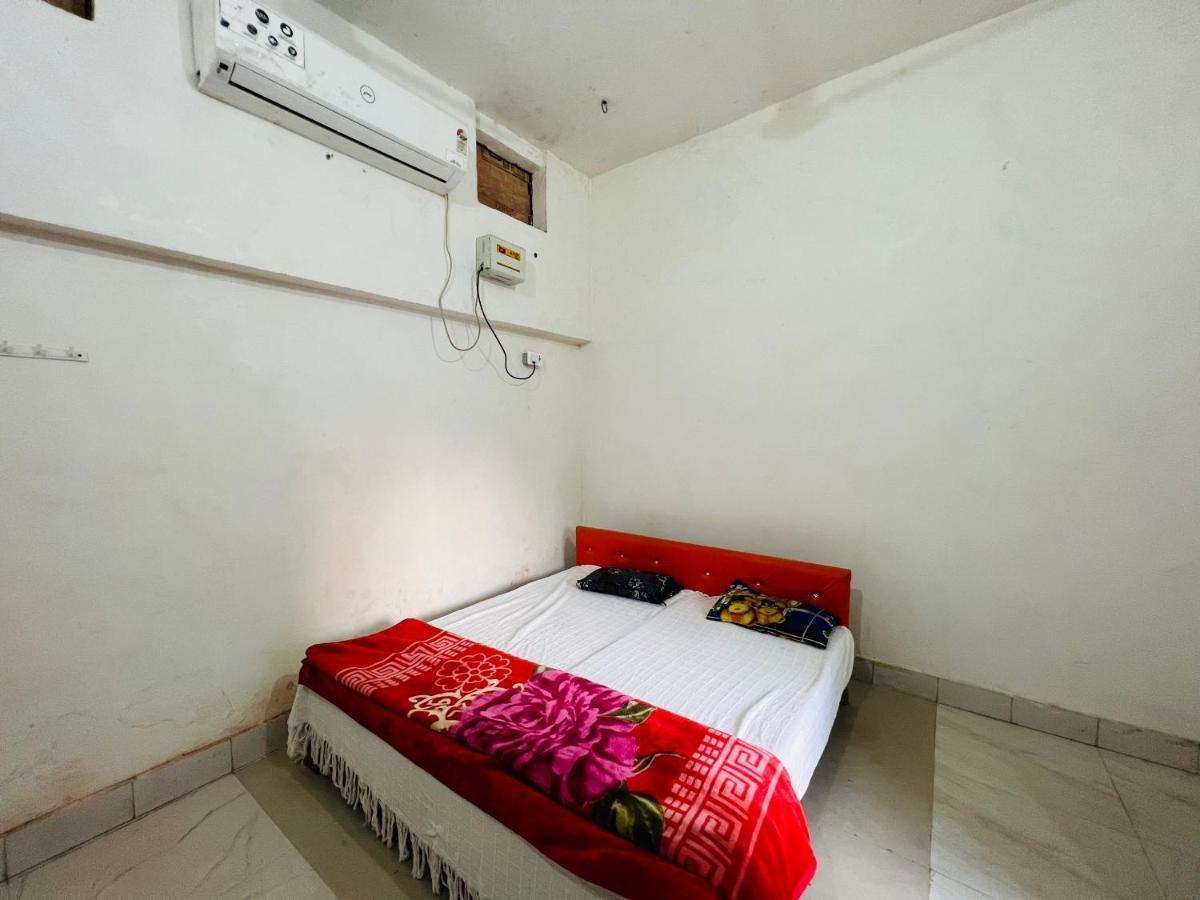 ホテル Shreenathji Haveli Naimisharanya エクステリア 写真