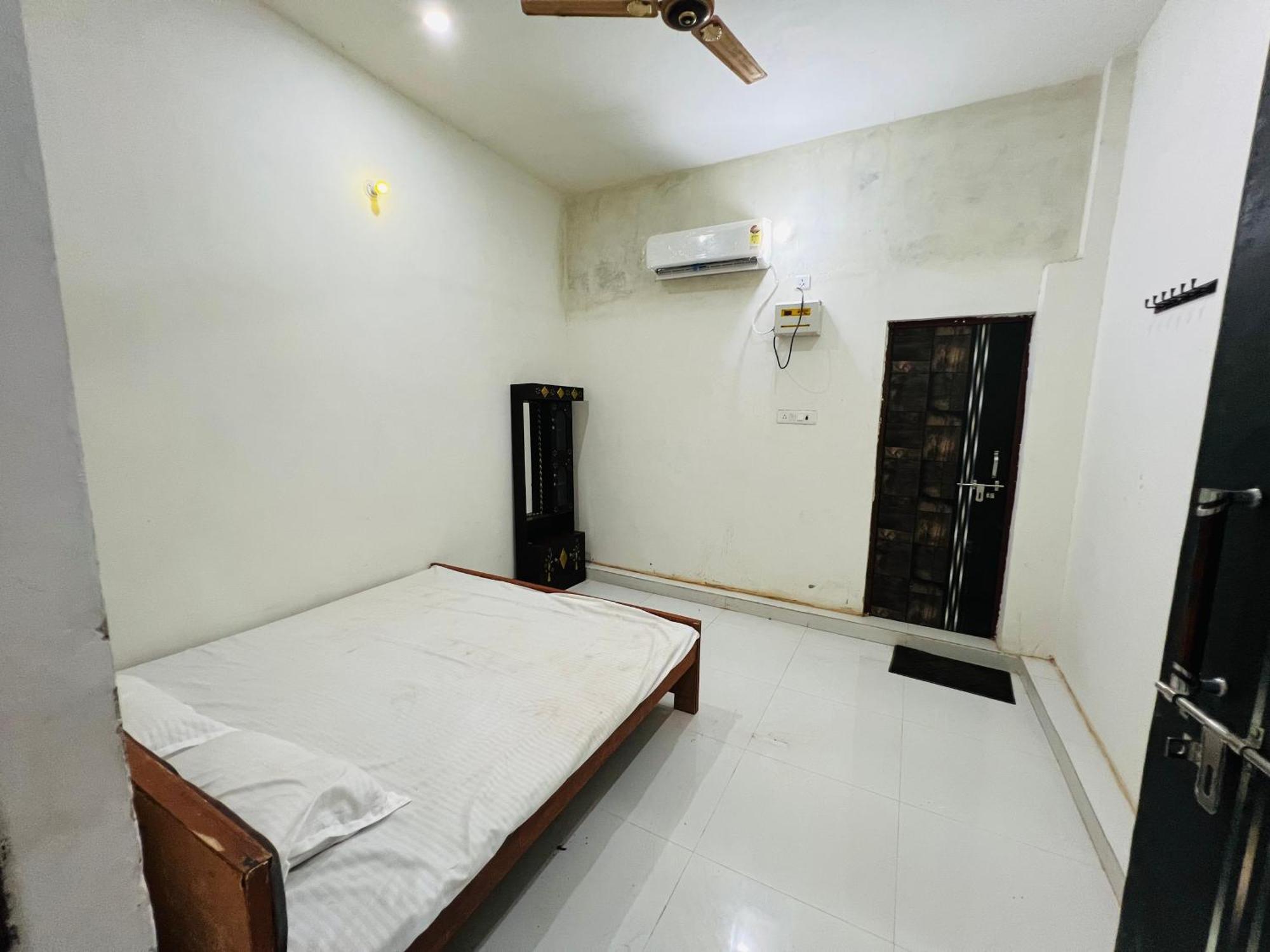 ホテル Shreenathji Haveli Naimisharanya エクステリア 写真