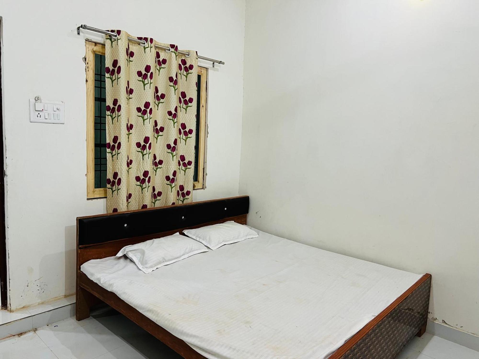 ホテル Shreenathji Haveli Naimisharanya エクステリア 写真